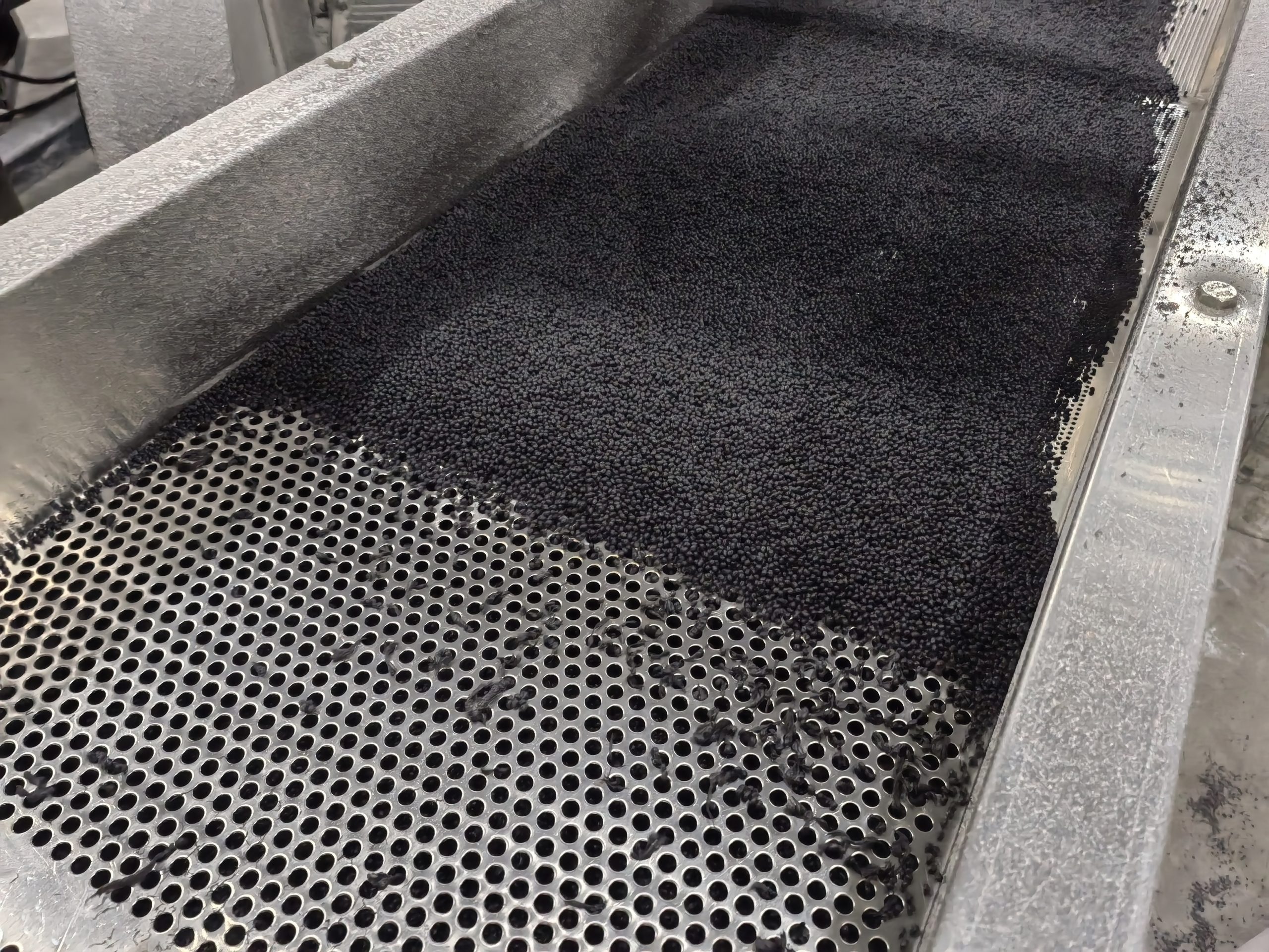 TPR TPE Granule Extrusion Line For Car Mat Forming Carpet Coating